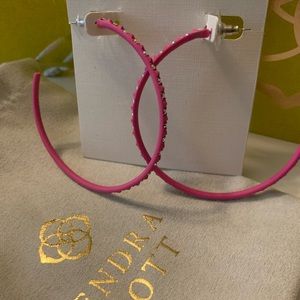 Kendra Scott Magenta hoop ER New